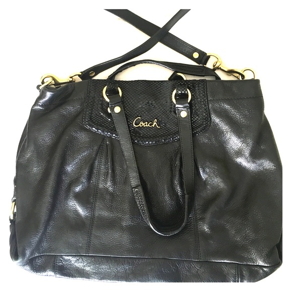 Coach Handbags - Large Coach shoulder bag Coach Handbags - Large Coach shoulder bag